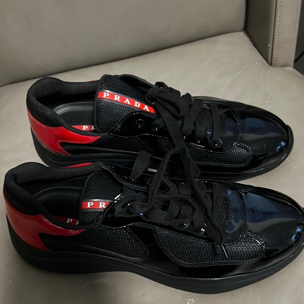 Mens shoes, color black y red , Brand Prada